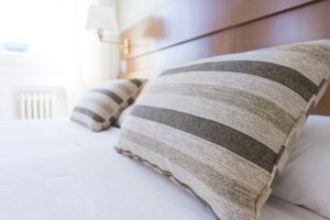 Wyposażenie pokoi hotelowych – co warto wiedzieć?